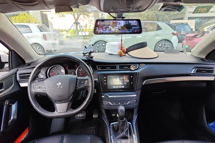 Used Peugeot 408 2015 1.2T Automatic Luxury Edition Center Console