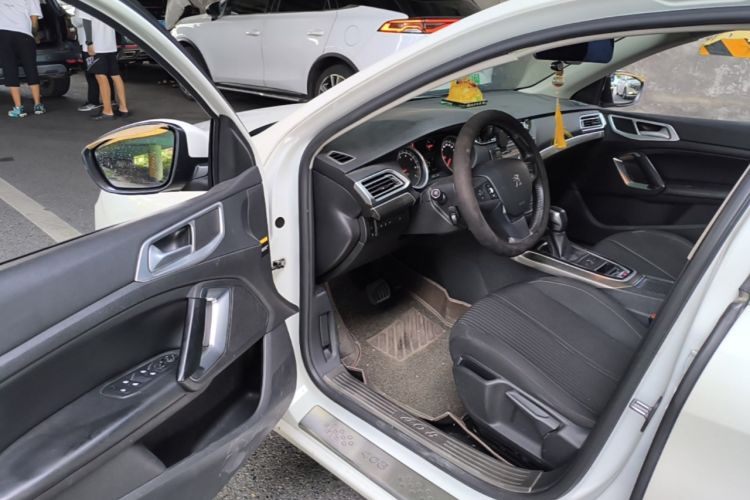 Used Peugeot 408 2015 1.2T Automatic Luxury Edition Driver Seat