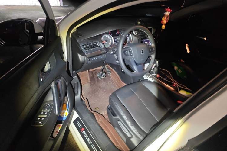 Used Peugeot 408 2015 1.2T Automatic Luxury Edition Driver Seat