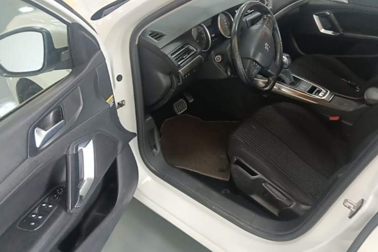 Used Peugeot 408 2015 1.2T Automatic Luxury Edition Driver Seat