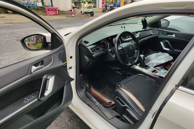 Used Peugeot 408 2015 1.2T Automatic Luxury Edition Driver Seat