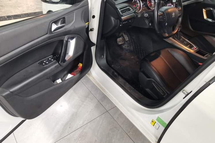 Used Peugeot 408 2015 1.2T Automatic Luxury Edition Driver Seat