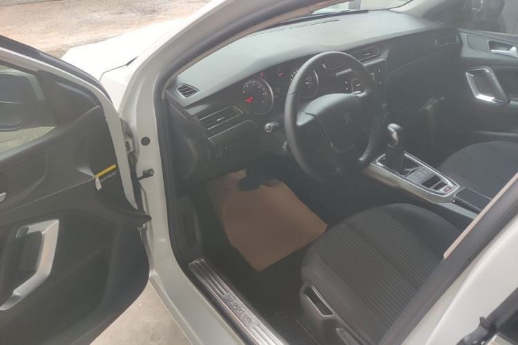 Used Peugeot 408 2015 1.2T Automatic Luxury Edition Driver Seat