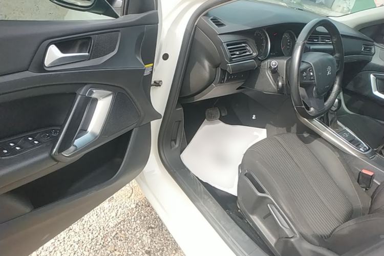 Used Peugeot 408 2015 1.2T Automatic Luxury Edition Driver Seat