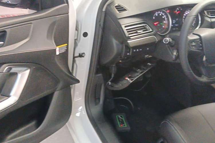 Used Peugeot 408 2015 1.2T Automatic Luxury Edition Driver Seat
