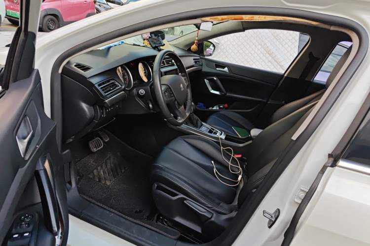 Used Peugeot 408 2015 1.2T Automatic Luxury Edition Driver Seat