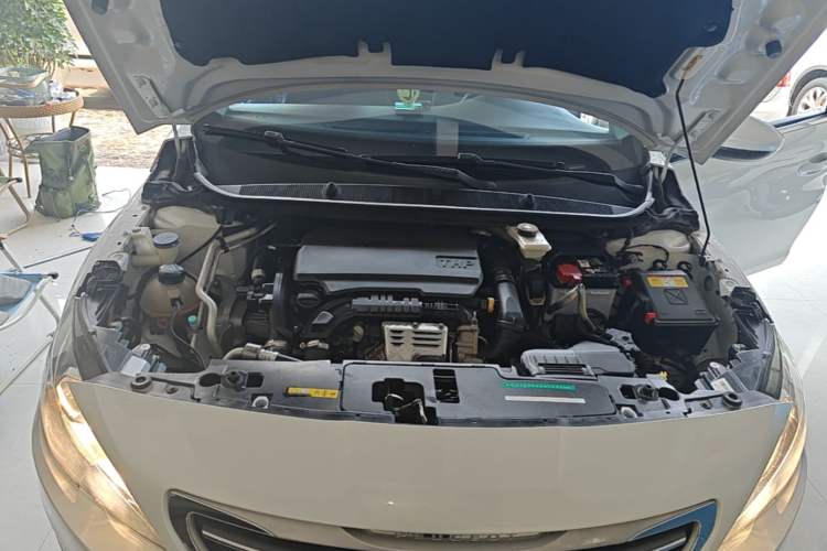 Used Peugeot 408 2015 1.2T Automatic Luxury Edition Engine Bay