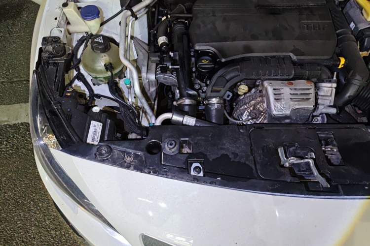 Used Peugeot 408 2015 1.2T Automatic Luxury Edition Engine Bay Right