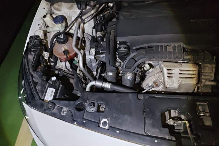 Used Peugeot 408 2015 1.2T Automatic Luxury Edition Engine Bay Right
