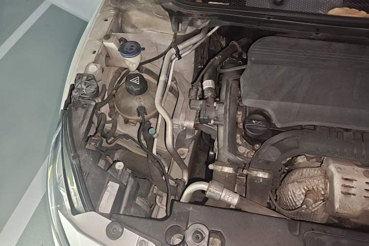 Used Peugeot 408 2015 1.2T Automatic Luxury Edition Engine Bay Right