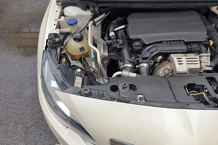 Used Peugeot 408 2015 1.2T Automatic Luxury Edition Engine Bay Right