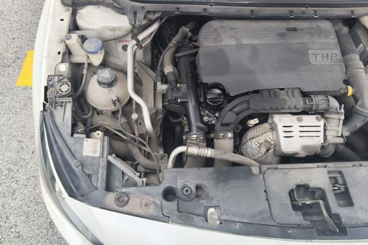 Used Peugeot 408 2015 1.2T Automatic Glory Edition Engine Bay Right