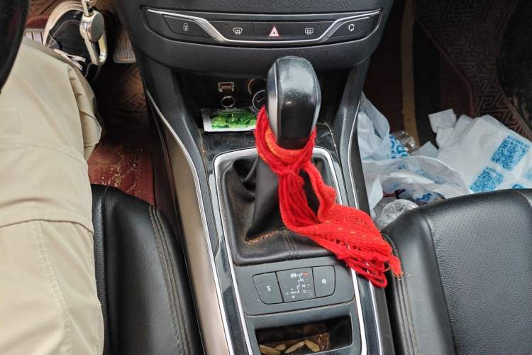 Used Peugeot 408 2015 1.2T Automatic Luxury Edition Gear Lever