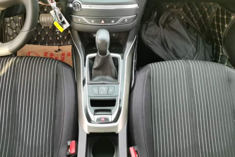 Used Peugeot 408 2015 1.2T Automatic Luxury Edition Gear Lever