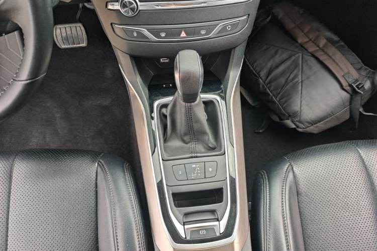 Used Peugeot 408 2015 1.2T Automatic Luxury Edition Gear Lever