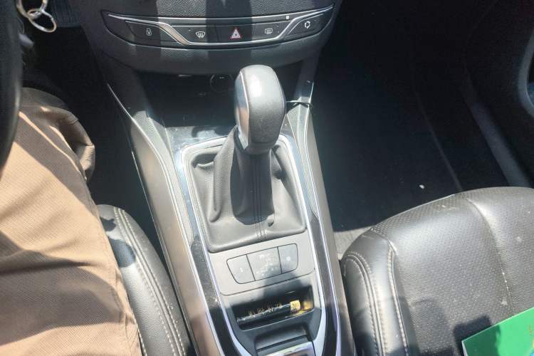 Used Peugeot 408 2015 1.2T Automatic Luxury Edition Gear Lever