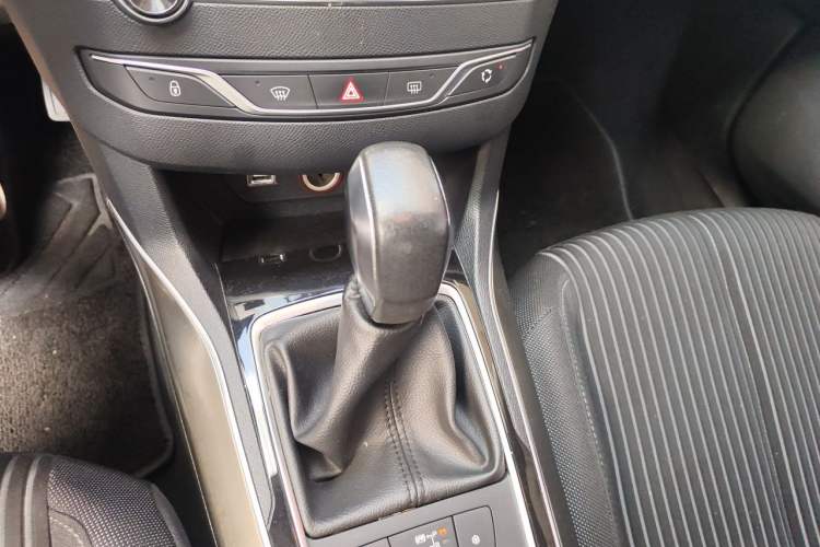 Used Peugeot 408 2015 1.2T Automatic Luxury Edition Gear Lever