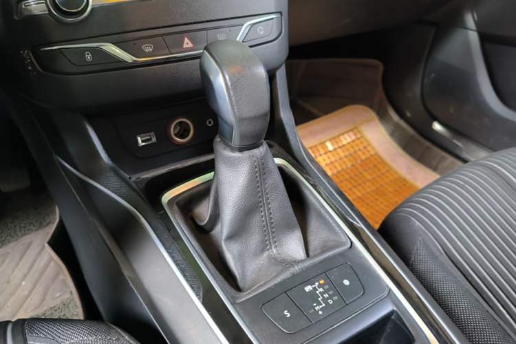 Used Peugeot 408 2015 1.2T Automatic Luxury Edition Gear Lever
