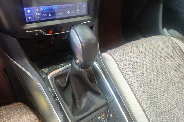 Used Peugeot 408 2015 1.2T Automatic Luxury Edition Gear Lever