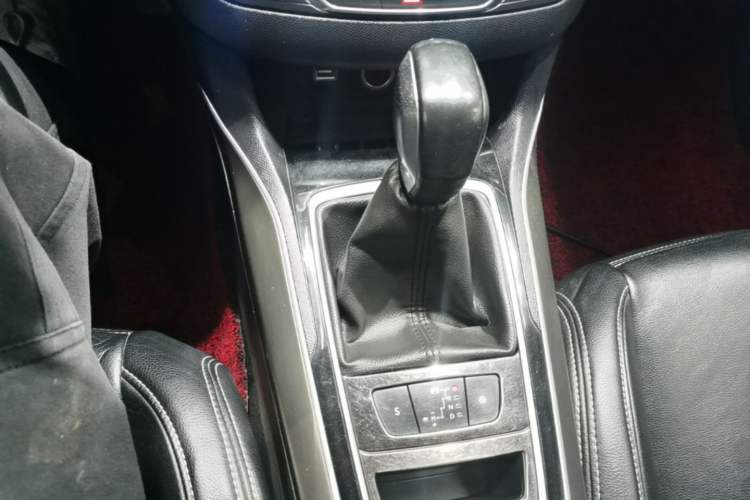 Used Peugeot 408 2015 1.2T Automatic Luxury Edition Gear Lever