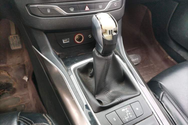 Used Peugeot 408 2015 1.2T Automatic Luxury Edition Gear Lever