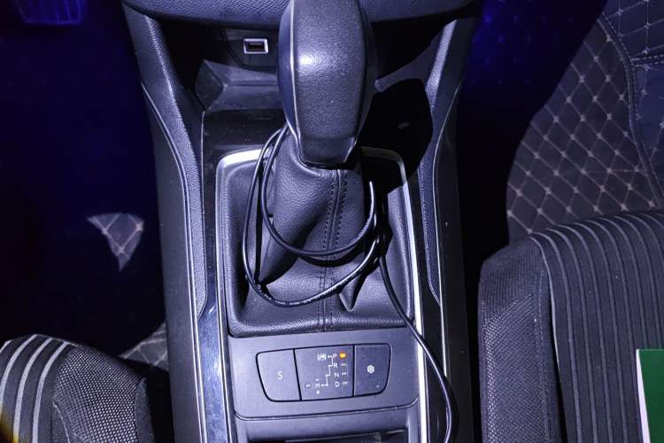 Used Peugeot 408 2015 1.2T Automatic Luxury Edition Gear Lever