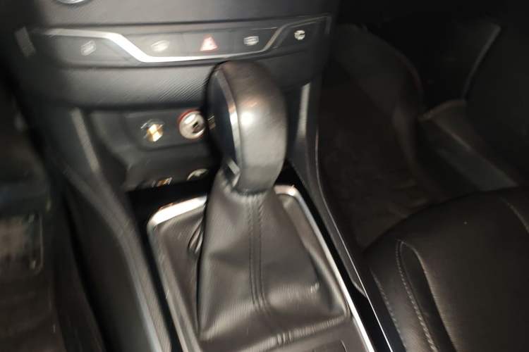 Used Peugeot 408 2015 1.2T Automatic Luxury Edition Gear Lever