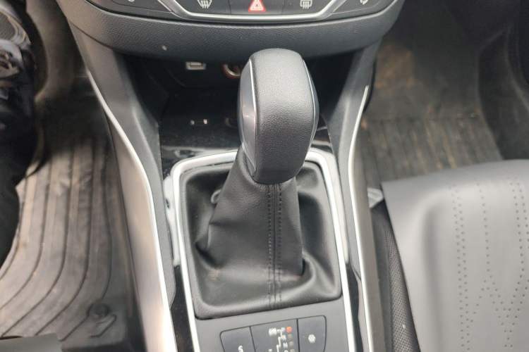 Used Peugeot 408 2015 1.2T Automatic Luxury Edition Gear Lever