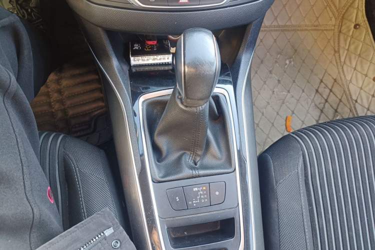 Used Peugeot 408 2015 1.2T Automatic Luxury Edition Gear Lever