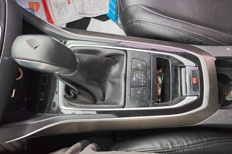 Used Peugeot 408 2015 1.2T Automatic Luxury Edition Gear Lever