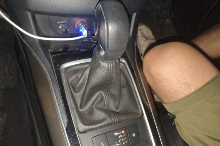Used Peugeot 408 2015 1.2T Automatic Luxury Edition Gear Lever