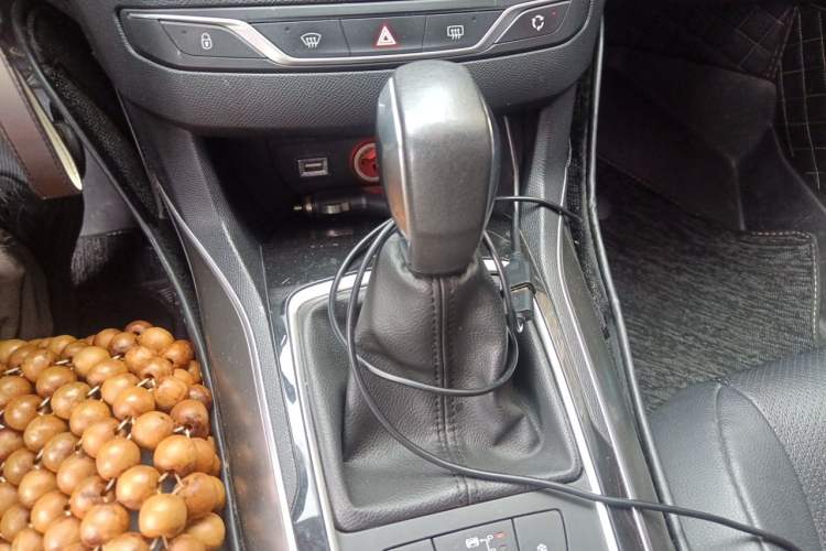 Used Peugeot 408 2015 1.2T Automatic Luxury Edition Gear Lever