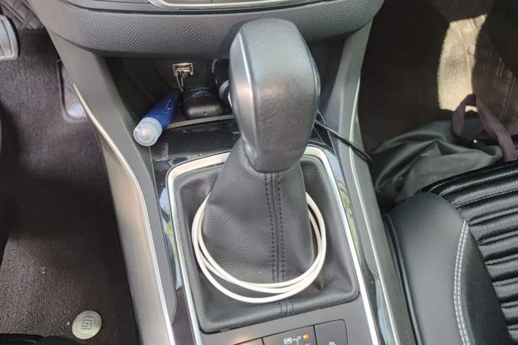 Used Peugeot 408 2015 1.2T Automatic Luxury Edition Gear Lever