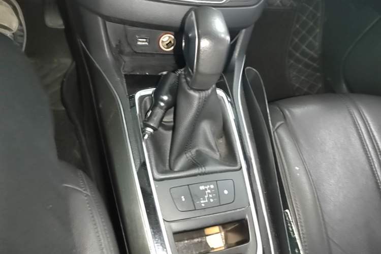 Used Peugeot 408 2015 1.2T Automatic Luxury Edition Gear Lever