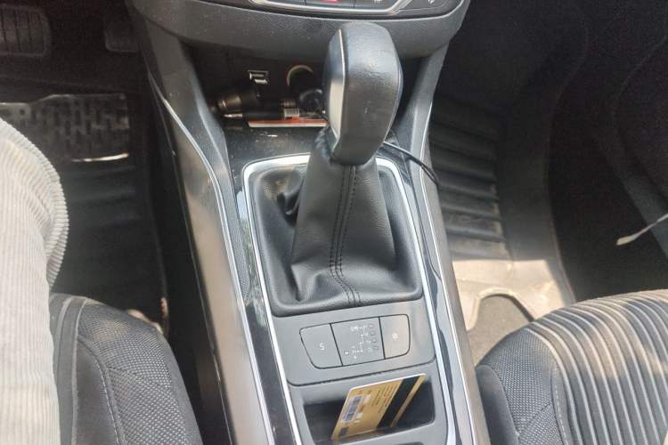 Used Peugeot 408 2015 1.2T Automatic Luxury Edition Gear Lever