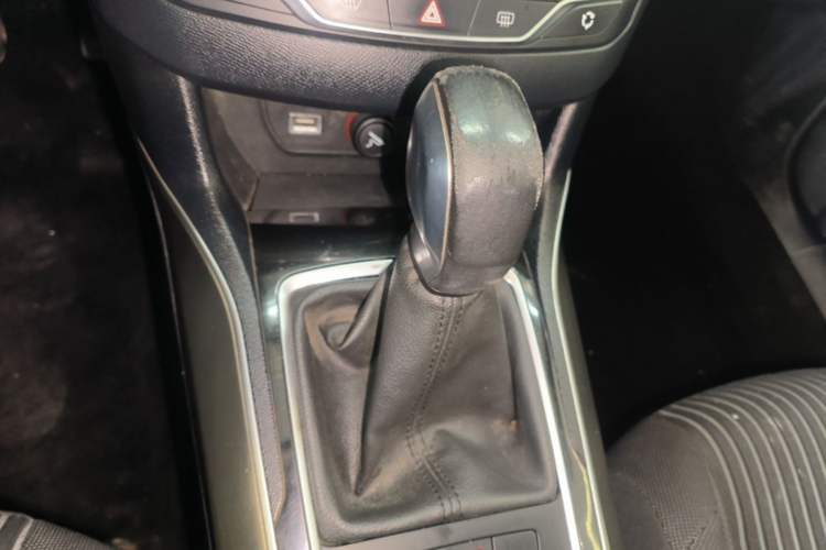 Used Peugeot 408 2015 1.2T Automatic Luxury Edition Gear Lever