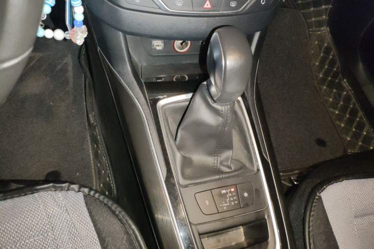 Used Peugeot 408 2015 1.2T Automatic Luxury Edition Gear Lever