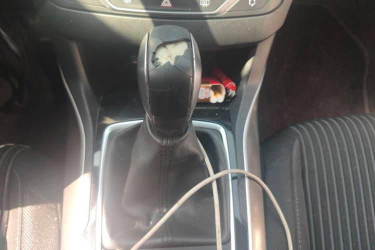 Used Peugeot 408 2015 1.2T Automatic Luxury Edition Gear Lever