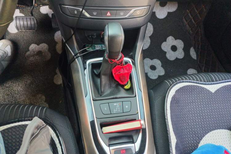 Used Peugeot 408 2015 1.2T Automatic Luxury Edition Gear Lever