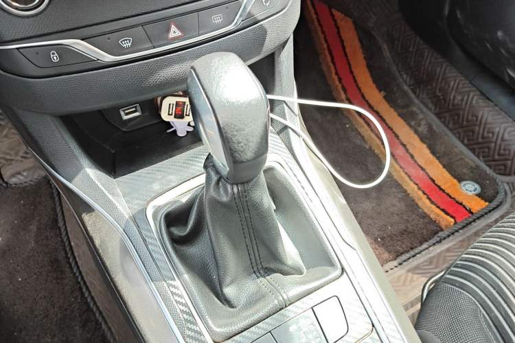 Used Peugeot 408 2015 1.2T Automatic Luxury Edition Gear Lever