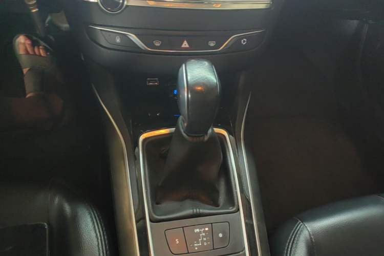 Used Peugeot 408 2015 1.2T Automatic Luxury Edition Gear Lever