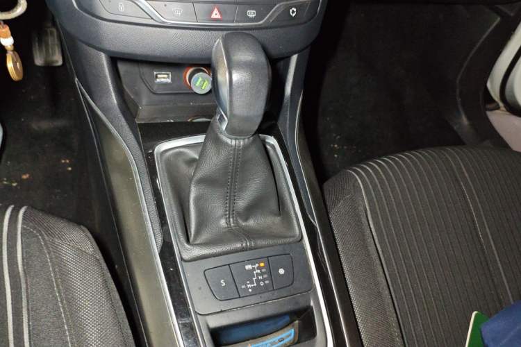 Used Peugeot 408 2015 1.2T Automatic Luxury Edition Gear Lever