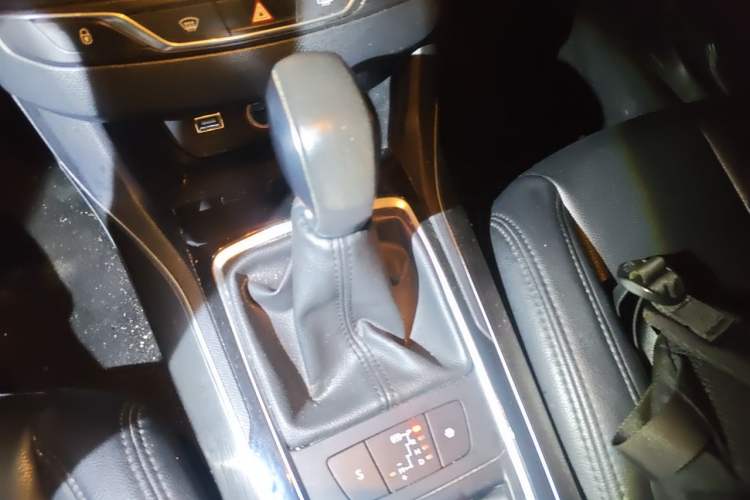 Used Peugeot 408 2015 1.2T Automatic Luxury Edition Gear Lever