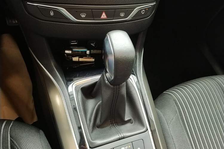 Used Peugeot 408 2015 1.2T Automatic Luxury Edition Gear Lever