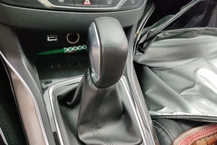 Used Peugeot 408 2015 1.2T Automatic Luxury Edition Gear Lever