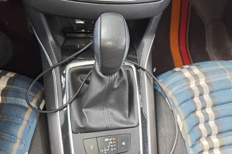 Used Peugeot 408 2015 1.2T Automatic Luxury Edition Gear Lever