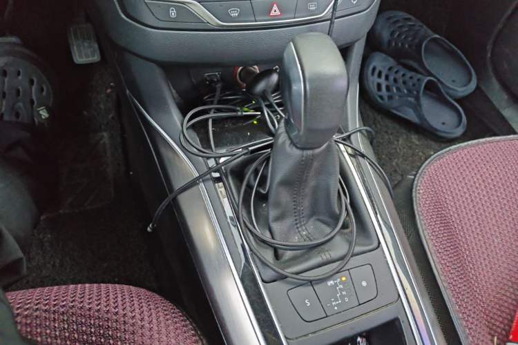 Used Peugeot 408 2015 1.2T Automatic Luxury Edition Gear Lever