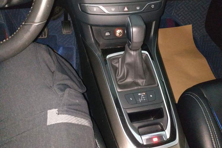 Used Peugeot 408 2015 1.2T Automatic Luxury Edition Gear Lever