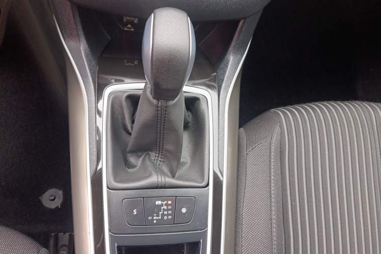 Used Peugeot 408 2015 1.2T Automatic Luxury Edition Gear Lever