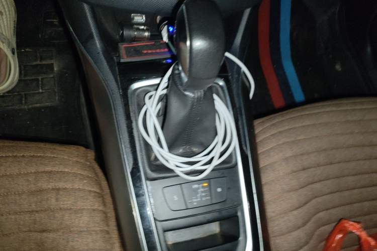 Used Peugeot 408 2015 1.2T Automatic Luxury Edition Gear Lever